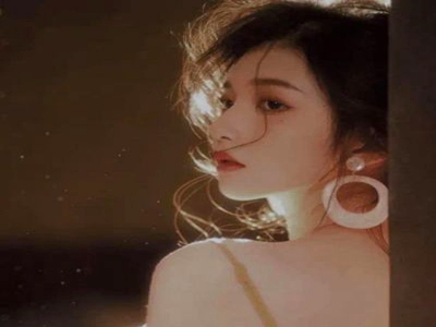 吸岳的大乳奶头泛滥春情,春潮涌动：传统文化新演绎，审美碰撞火花飞-1